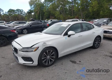 2021 Volvo S60 T5 Momentum z USA, uszkodzony, nr VIN 7JR102FK5MG091631